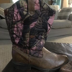 Pink camouflage cowgirl boots, size 10